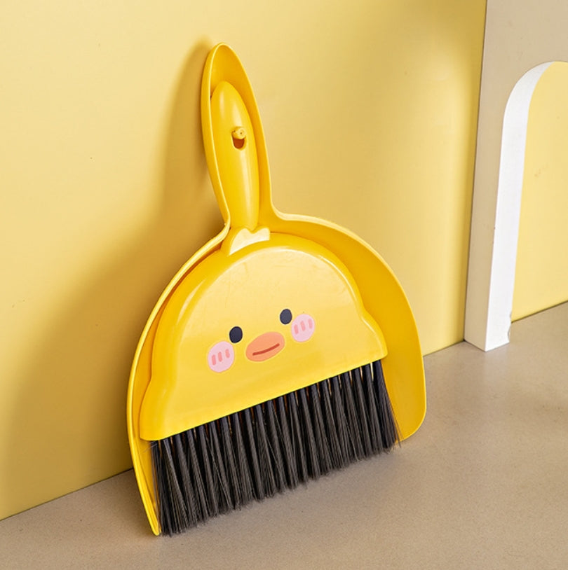 جاروف بطوط صغير مع فرشاة