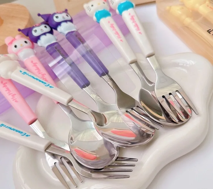 طقم الملعقة والشوكة المحمول بشخصيات سانريو