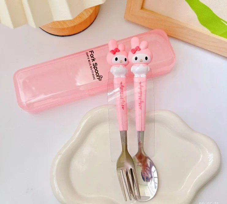 طقم الملعقة والشوكة المحمول بشخصيات سانريو