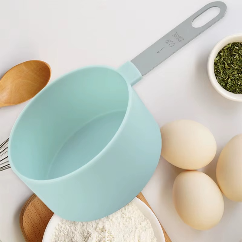 طقم معايير 8 قطع (أكواب وملاعق) بمقابض استانلس – سر نجاح وصفاتك في دقة المقادير