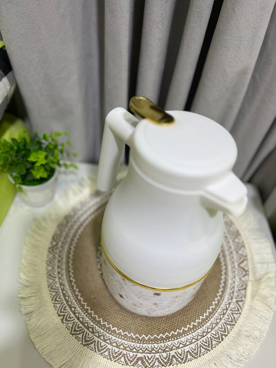 ترمس حراري مودرن بنقشة الورود – دفء يدوم وشياكة تشرفك في ضيافتك