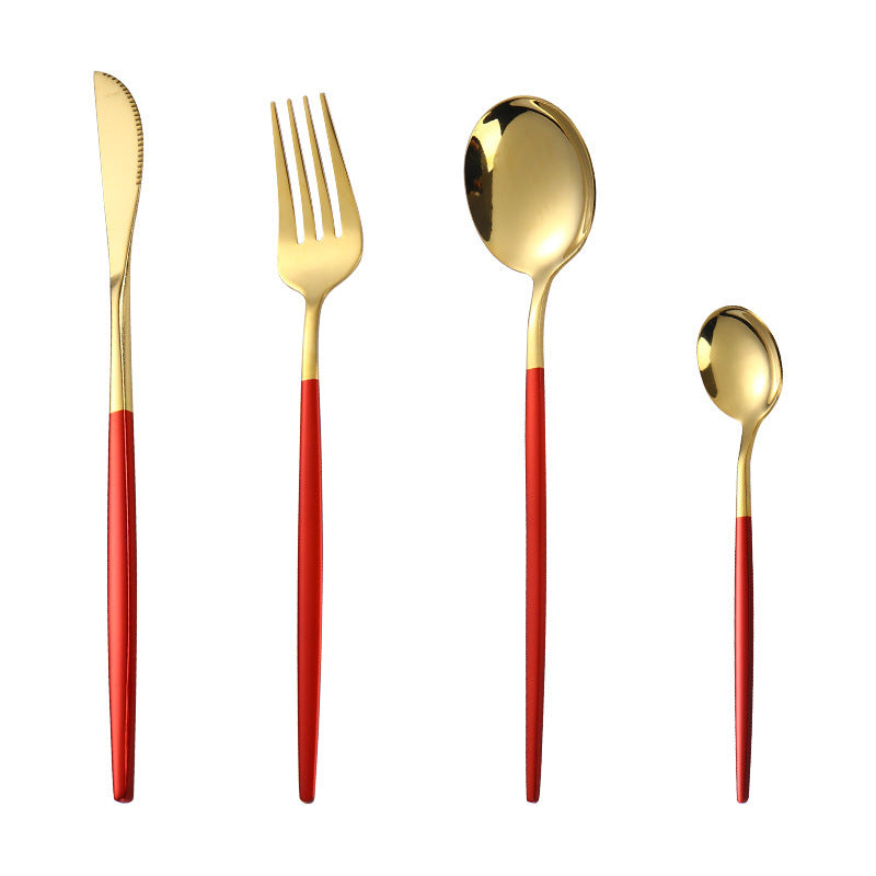 طقم أدوات المائدة الملكي الأسود والذهبي 24 قطعه – فخامة طاولة لا تُنسى