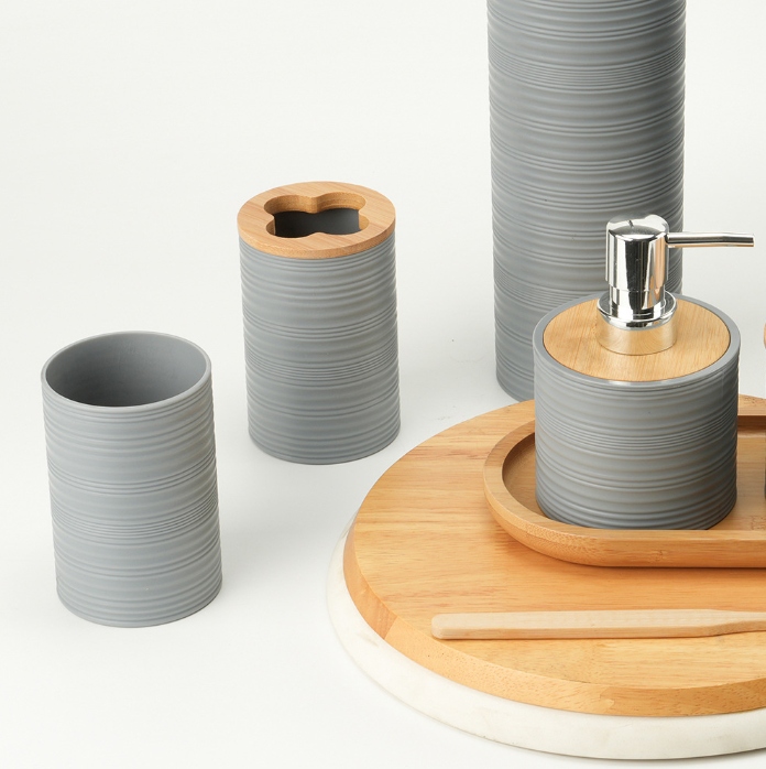 طقم الحمام العصري 8 قطع – أناقة الخيزران والجودة الحرارية