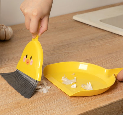 جاروف بطوط صغير مع فرشاة