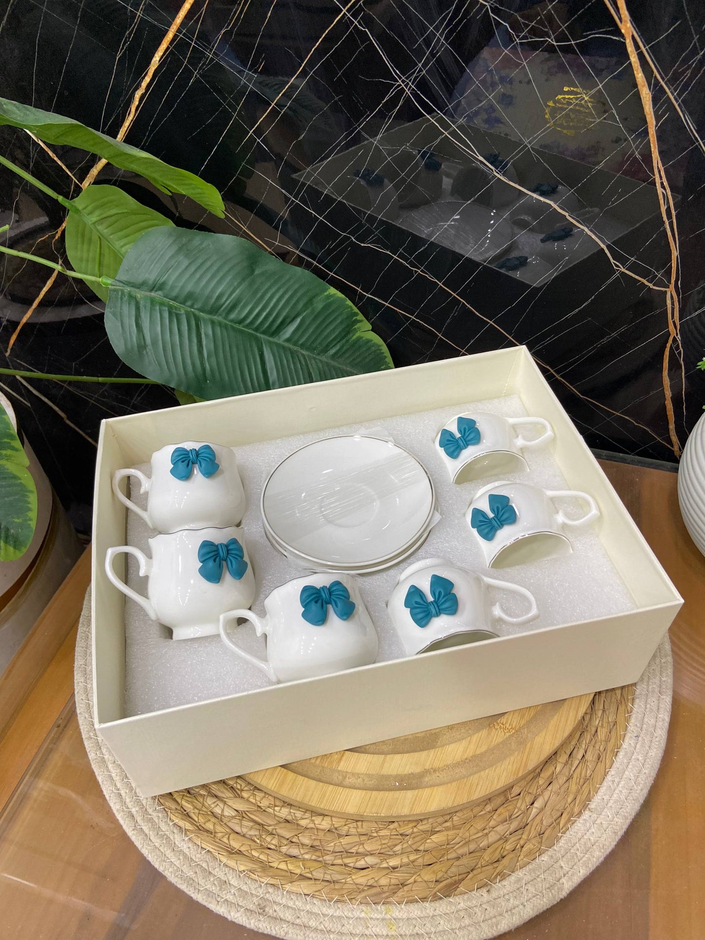 طقم فناجين قهوة وشاي بفيونكة (12 قطعة)