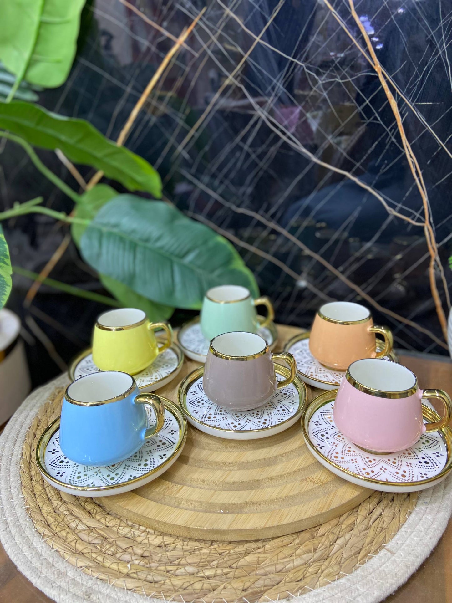 طقم فناجين قهوة ملونة (6 ألوان عصرية)