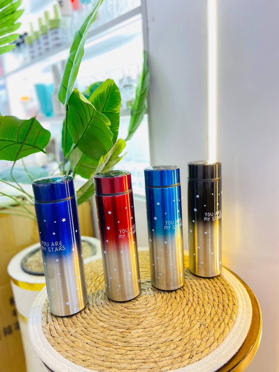 ترمس ديجيتال استانلس 304 بطبعة نجوم وعبارة (مصفاة داخلية)