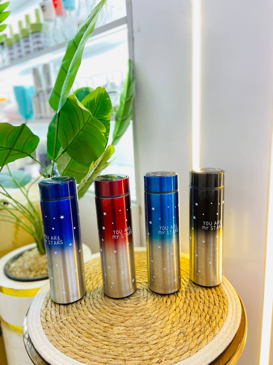 ترمس ديجيتال استانلس 304 بطبعة نجوم وعبارة (مصفاة داخلية)