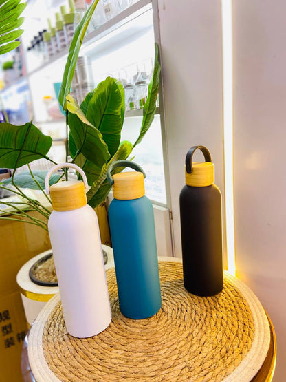 زمزمية استانلس 304 رابر ألوان مطفية بغطاء خشب وحبل (500 مل)