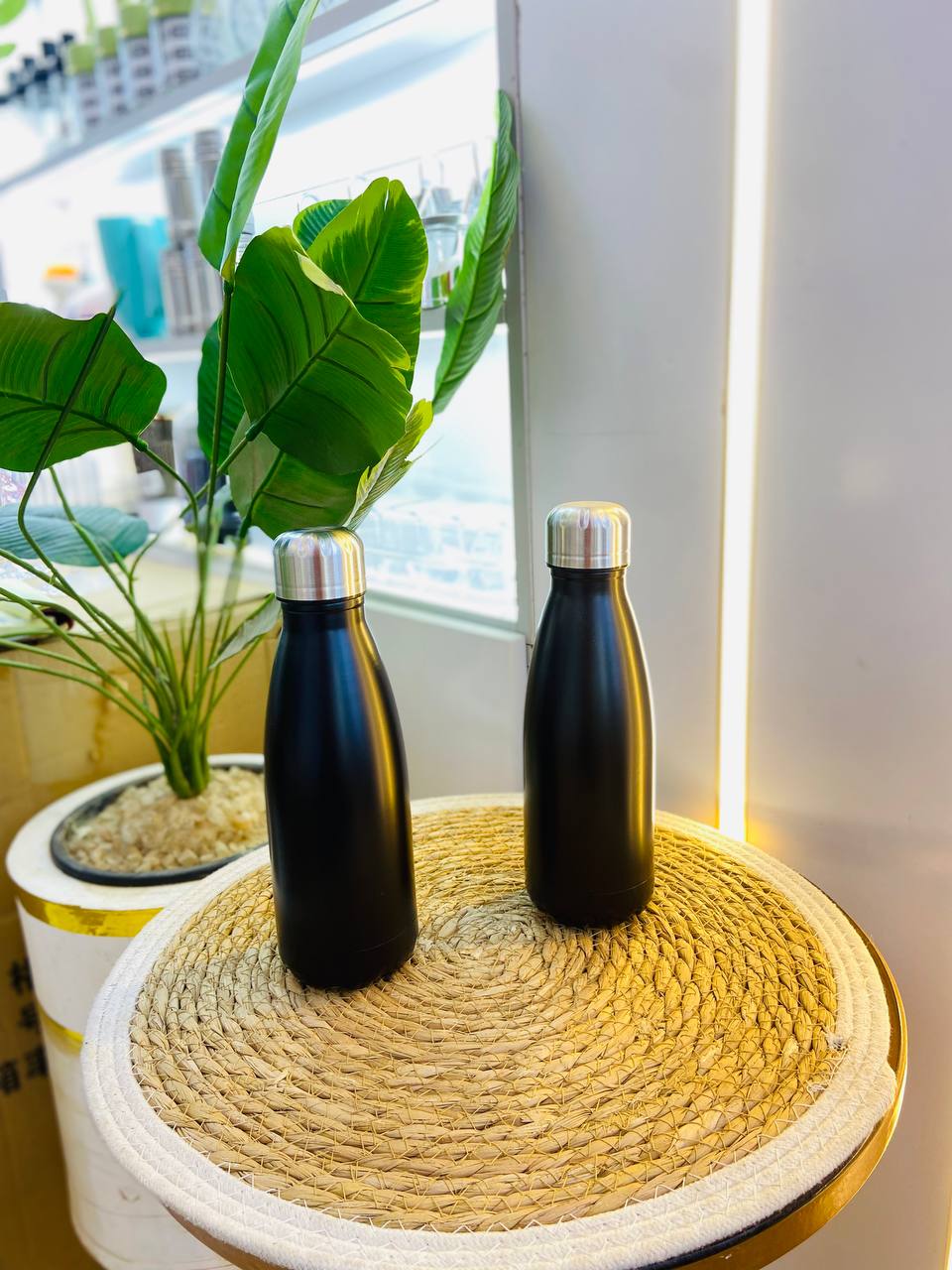 زمزمية استانلس 304 رياضية لون أسود مطفي بغطاء سيلفر 500 مل