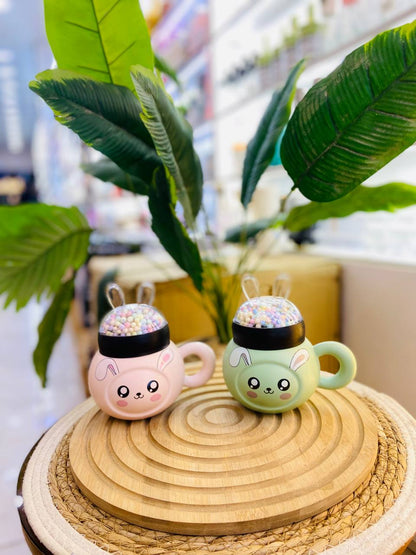 مج خزف (سيراميك) بتصميم وجه أرنوب بغطاء أذنين وخرز ملون