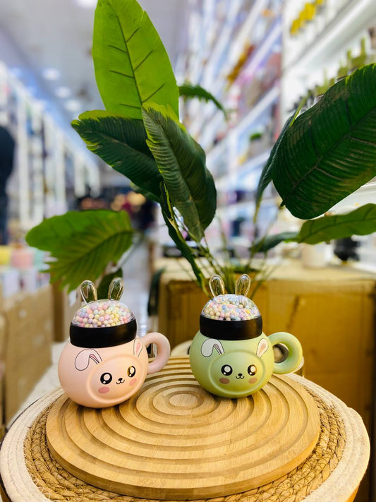 مج خزف (سيراميك) بتصميم وجه أرنوب بغطاء أذنين وخرز ملون