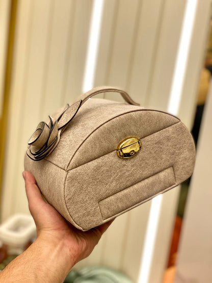 منظم مجوهرات واكسسوارات ملكي – حماية فائقة وتنظيم ذكي لمقتنياتك الغالية