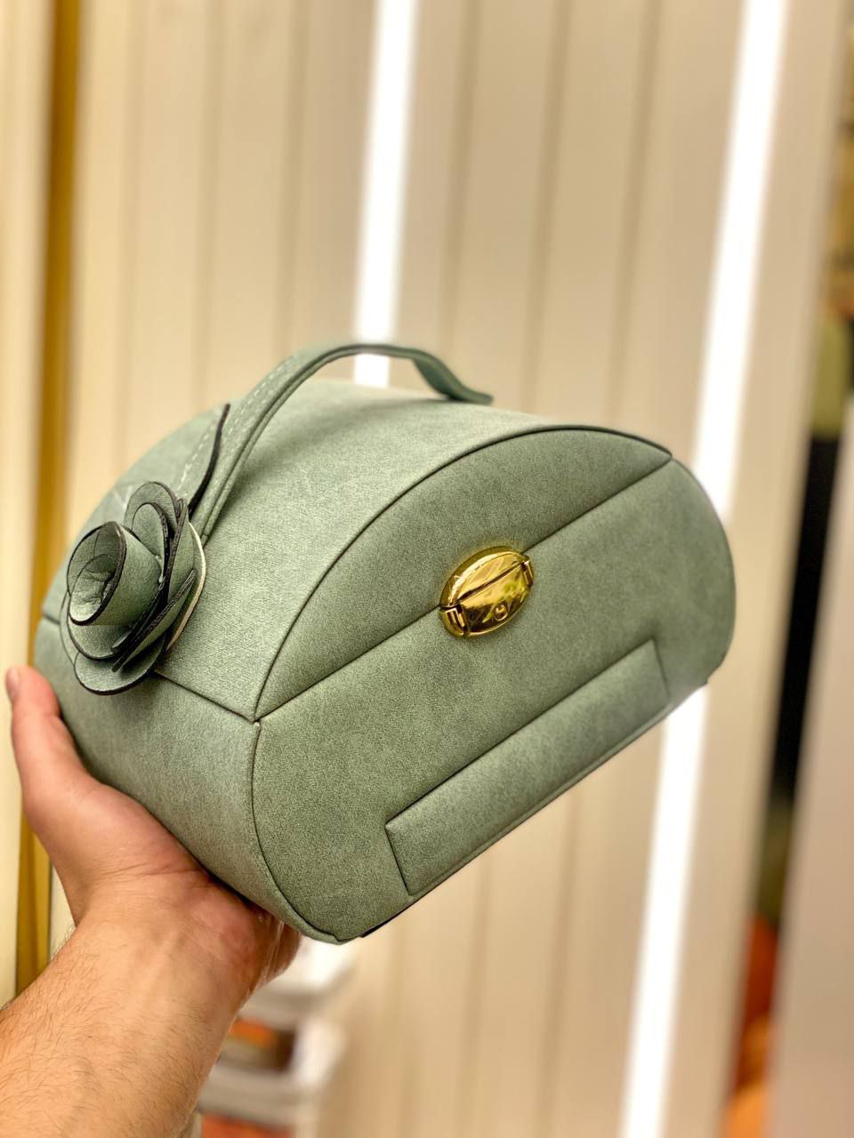 منظم مجوهرات واكسسوارات ملكي – حماية فائقة وتنظيم ذكي لمقتنياتك الغالية