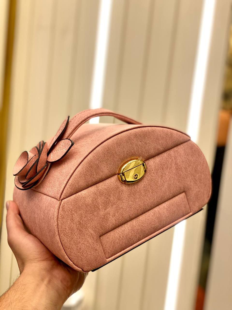 منظم مجوهرات واكسسوارات ملكي – حماية فائقة وتنظيم ذكي لمقتنياتك الغالية