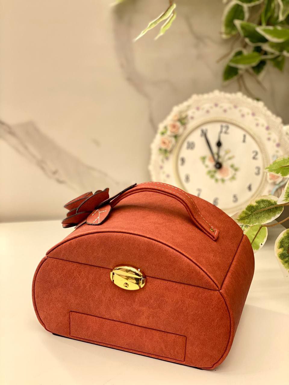 منظم مجوهرات واكسسوارات ملكي – حماية فائقة وتنظيم ذكي لمقتنياتك الغالية