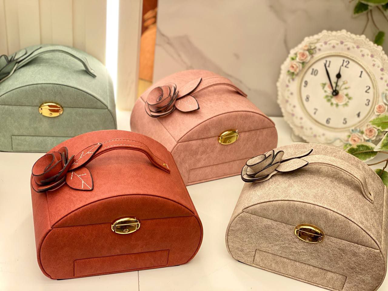 منظم مجوهرات واكسسوارات ملكي – حماية فائقة وتنظيم ذكي لمقتنياتك الغالية