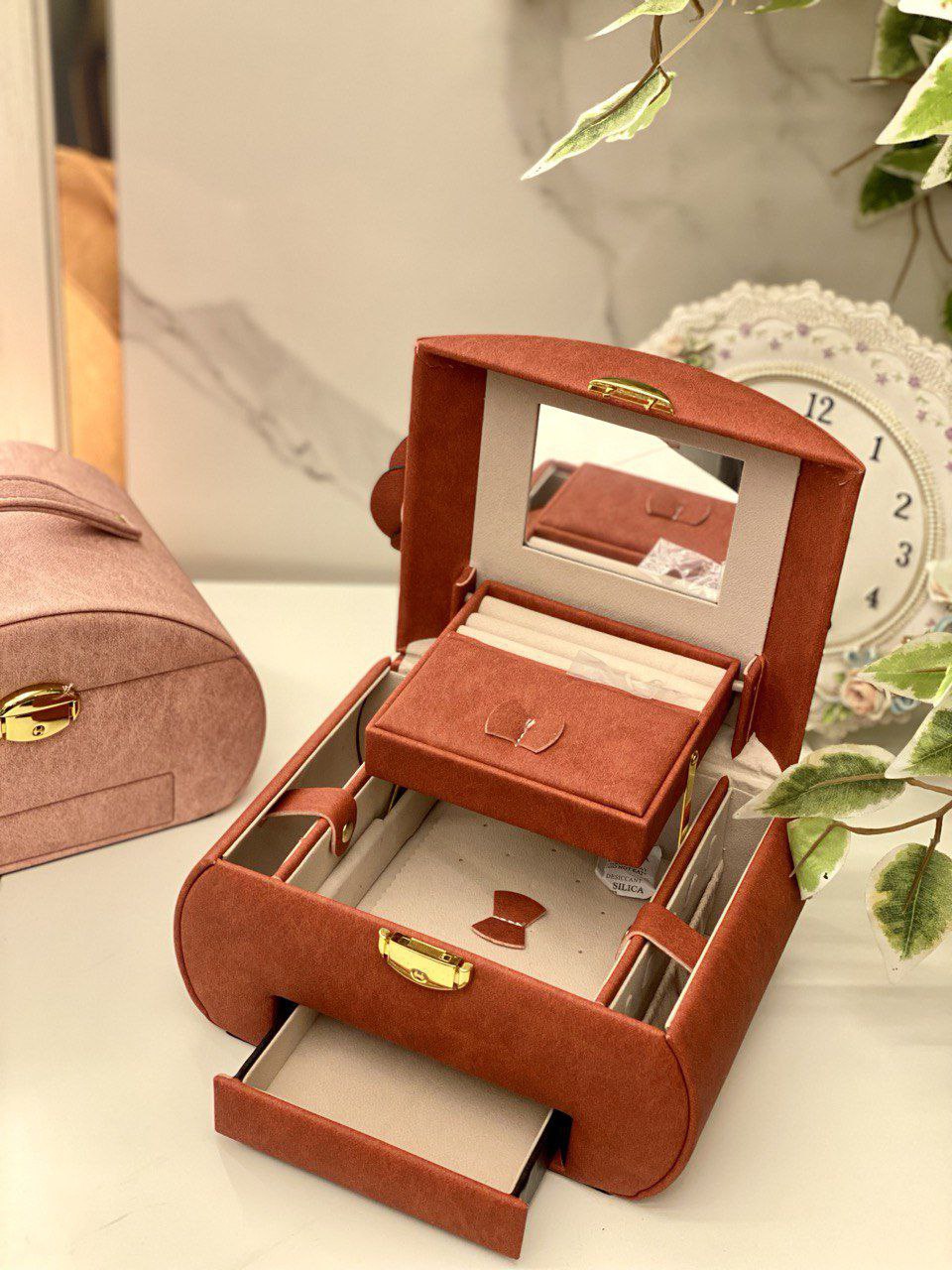 منظم مجوهرات واكسسوارات ملكي – حماية فائقة وتنظيم ذكي لمقتنياتك الغالية