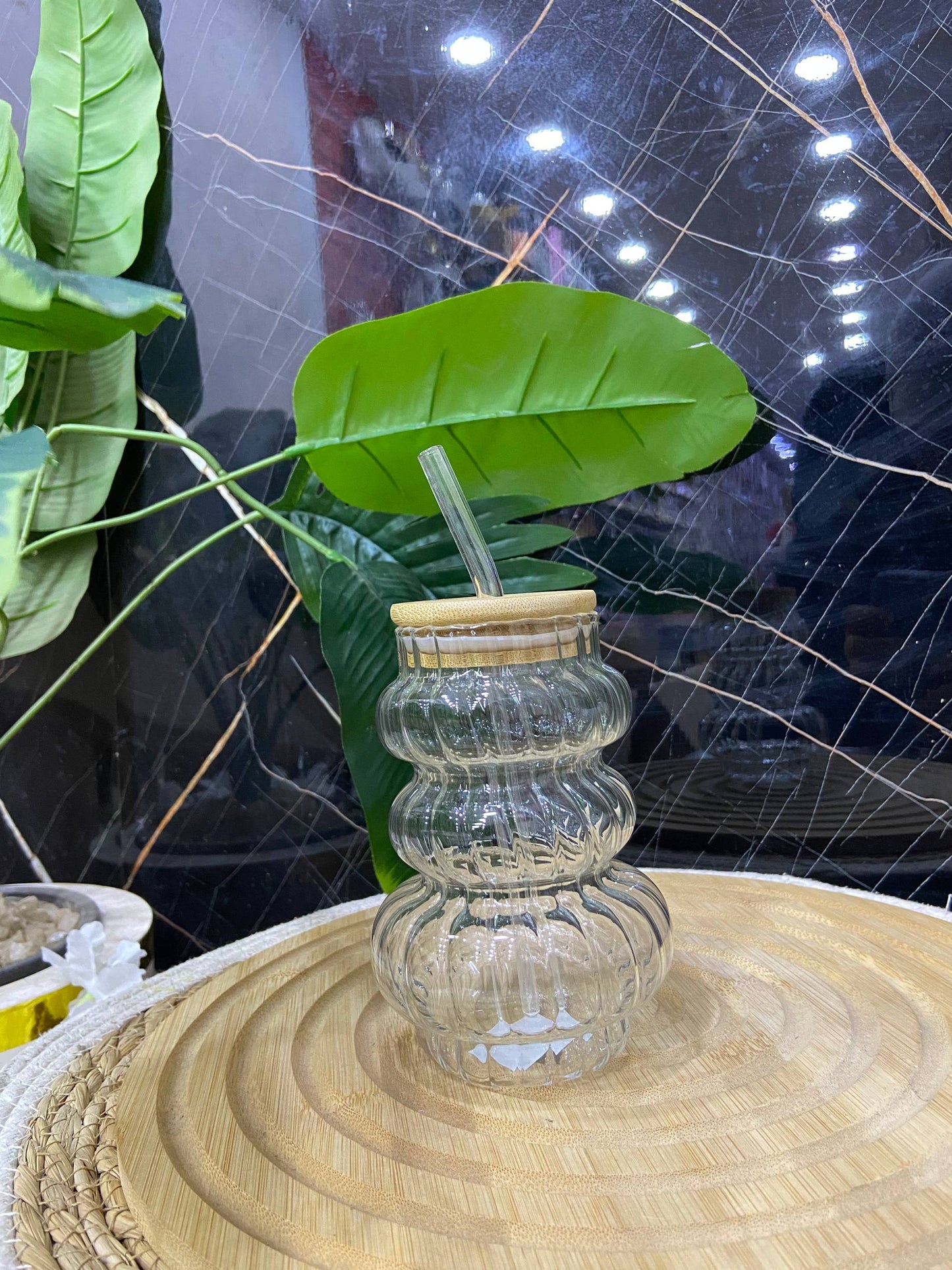 مج آيس كوفي زجاجي - تصميم زجزاج بغطاء خشب