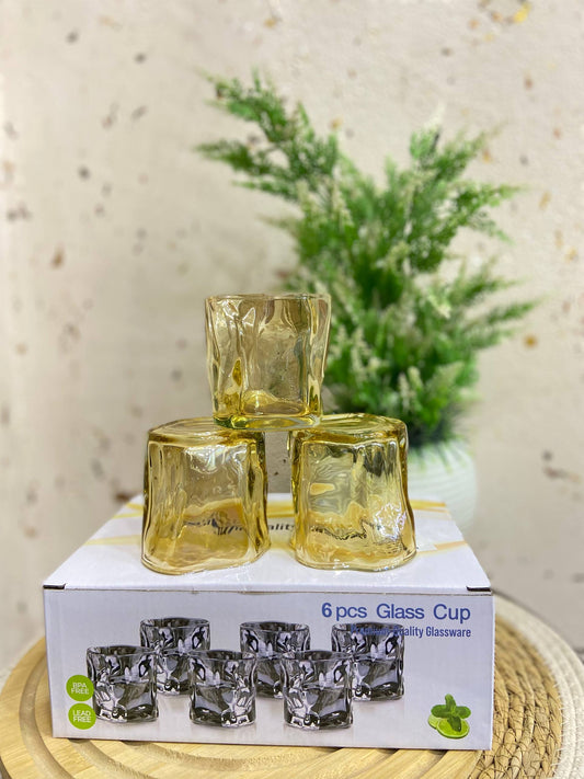طقم أكواب زجاجية - تصميم مربّع مضلع باللون العسلي
