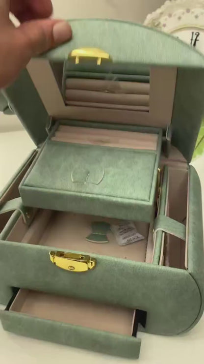 منظم مجوهرات واكسسوارات ملكي – حماية فائقة وتنظيم ذكي لمقتنياتك الغالية